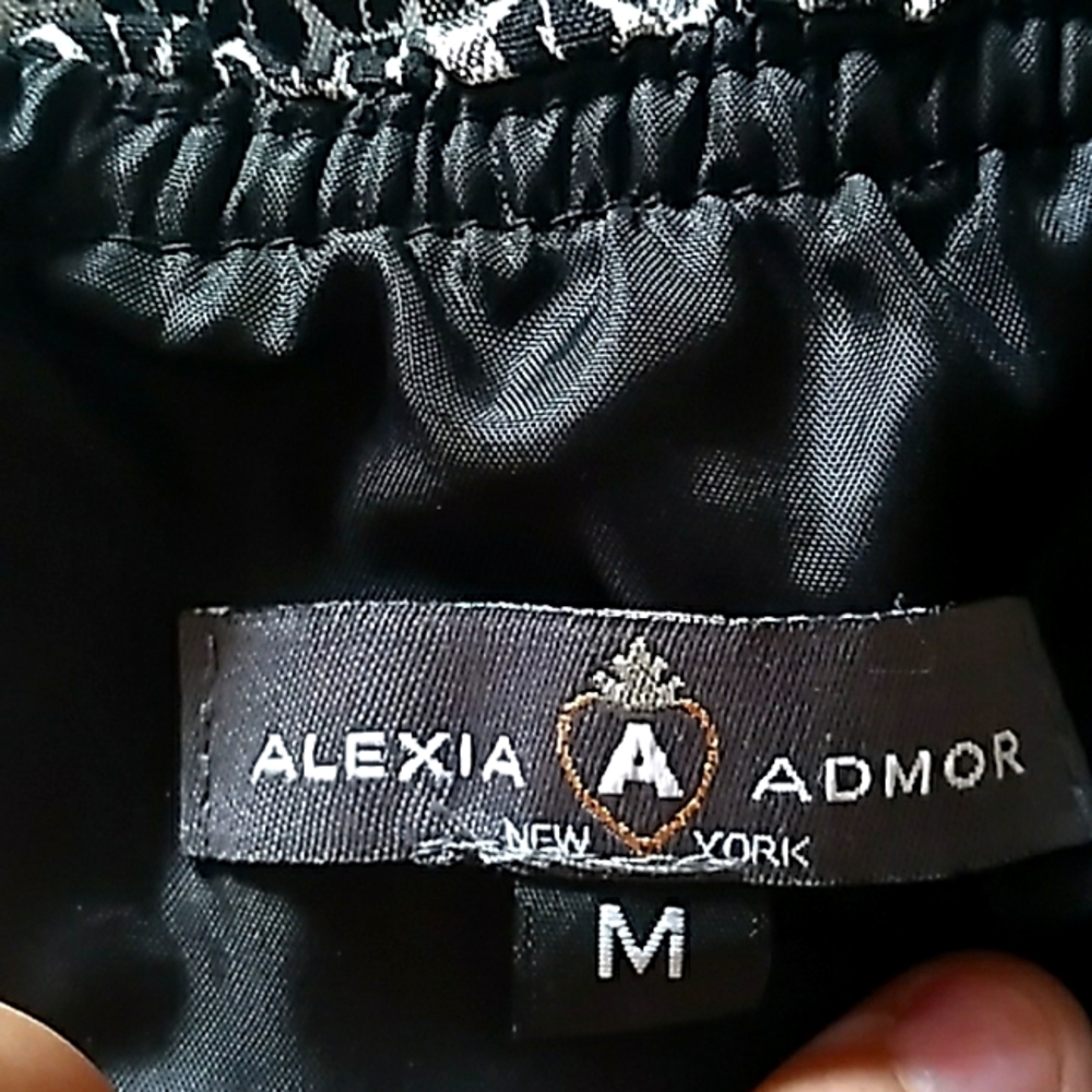 Im selling a dress